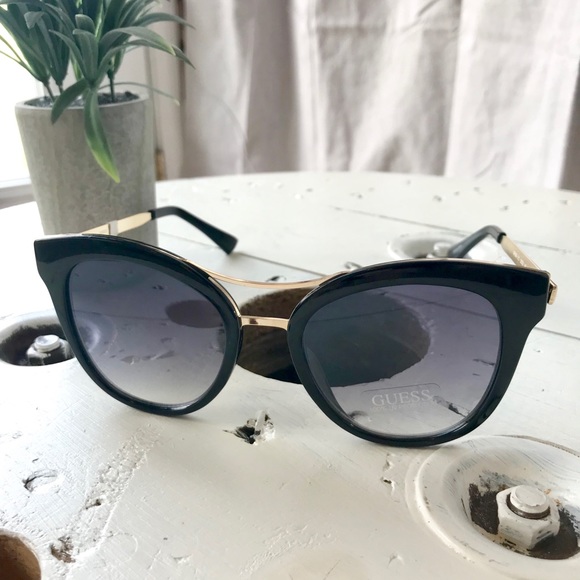 GUESS GF0304 01C Ladies Black/Gold Frame Grey Lens - Picture 7 of 8